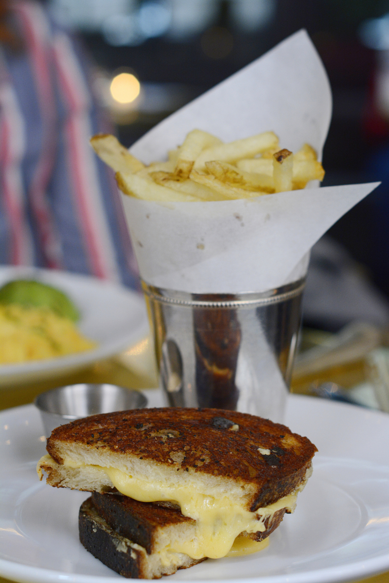 3 Arts Café at Restoration Hardware Sed Bona