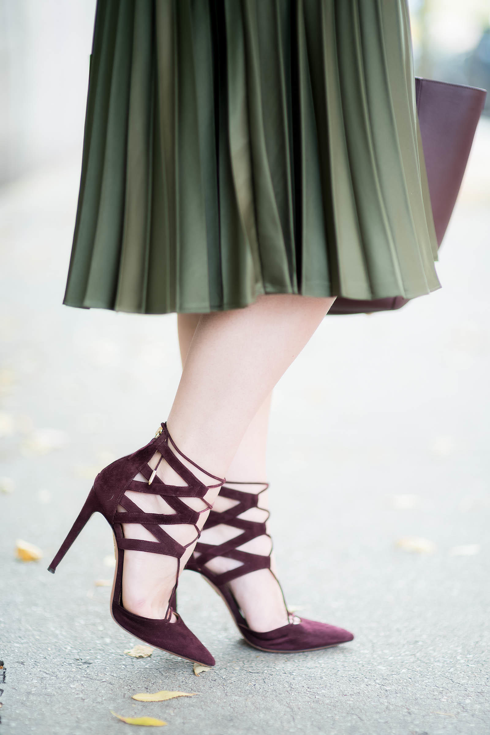 Green Oxblood Fall Pleated Skirt Outfit