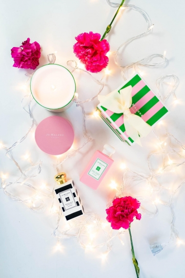 Jo Malone London Green Almond And Redcurrant Cologne and Christmas Candle